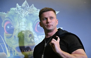 «Девчонки штабелями падали»: Роман Курцын раскрыл секреты бурной школьной жизни