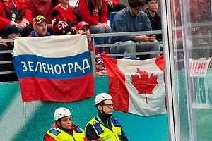 Болельщик пронёс триколор РФ на хоккейный матч Олимпиады под видом флага Словакии