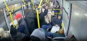 «Пункт назначения» по-воронежски: Дорожный знак влетел в окно автобуса и едва не убил пассажиров