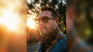 В Сети обсудили внешность сбежавшего из России актёра Сафонова на новом фото: Все стареют