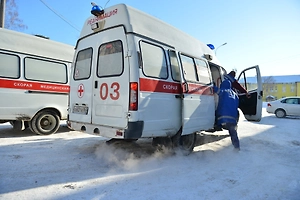 Грузовик протаранил микроавтобус на алтайской трассе, пострадали 6 взрослых и ребёнок