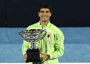 Карлос Алькарас впервые выиграл Australian Open, обыграв Джоковича