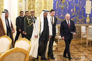 Президент ОАЭ не снял подаренную Путиным куртку даже на обеде в Кремле