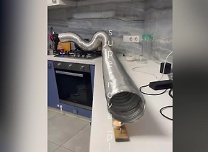 Киевляне показали лайфхак со свечами, чтобы не замёрзнуть насмерть без света и тепла