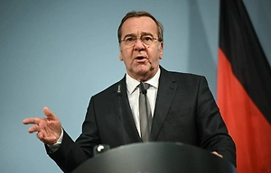 Министр обороны ФРГ обратился к немцам фразой «Грустной задницей радостно не пукнешь»