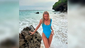 Кристина Асмус показала идеальную фигуру в купальнике на Бали и вновь покорила соцсети