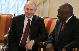 Президент ЮАР Сирил Рамафоса в разговоре с Путиным поддержал российские усилия по Украине