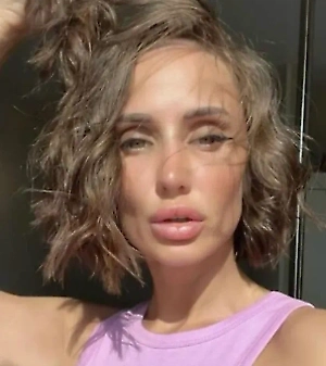 Им просто хочется в этот момент провести время в компании близких. И многим кажется, что эскортница для него — такой человек. Чаще всего это мужчины одинокие либо командировочные. По предпочтениям в праздничные дни — никаких суперновых фетишей, классика, а ещё часто просят провести время как собутыльник: выпить, посмеяться или лечь спать вместе.