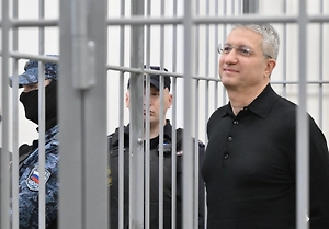 Суд отменил конфискацию участка и дома по делу экс-замминистра обороны Тимура Иванова
