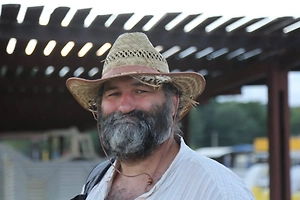 Запредельно много воробьёв не будет, потому что любая популяция, вот она живёт, но дело в том, что количество птиц каждого вида всегда строго регламентировано. Это связано с кормовыми ресурсами, с гнездовыми ресурсами и с погодными ресурсами.