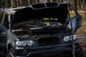 Поджёг пух — сгорела BMW: 9-летний сирота рискует остаться без квартиры из-за шалости с последствиями