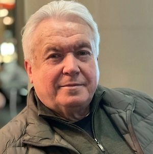 Отравление выдумано для того, чтобы закончили работу, то, что проблемы появились там с электричеством, а парламент в том числе был долгое время без тепла, без электричества. 