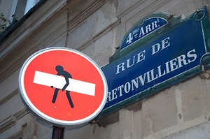 Крысы, тараканы, кривая Эйфелева башня: Во Франции в шутку представили, как будет выглядеть «захват» Парижа русскими