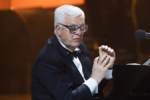 «Хорошо, что ещё живой»: Композитор Паулс заявил, что тяжело переносит последствия инфаркта