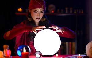 В Госдуму внесли законопроект о запрете рекламы эзотерических услуг