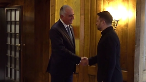 Зеленский в Мюнхене встретился с сыном свергнутого шаха Ирана и пообещал поддержку