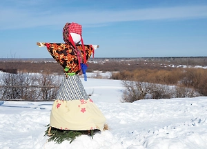 В РПЦ призвали оградить школьников от сожжения чучела на Масленицу
