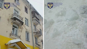 Девочка и мужчина пострадали в Подмосковье при падении наледи с крыш