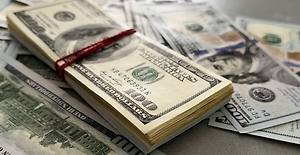 Песков: РФ не отказывалась от доллара, США сами ограничили его использование