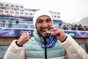 Российский ски-альпинист Никита Филиппов повредил олимпийскую медаль