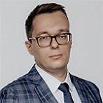 Звучит неожиданно, но юридически всё выстраивается в цепочку. Дело в том, что в 2022 году Тверской районный суд Москвы запретил деятельность Meta Platforms Inc.** по реализации продуктов Facebook* и Instagram* на территории России по основаниям осуществления экстремистской деятельности. Meta** включена в перечень экстремистских организаций Минюста. Отсюда правоприменительная логика: логотипы Instagram* и Facebook* рассматриваются как символика экстремистской организации, а их публичное размещение может квалифицироваться по статье 20.3 КоАП