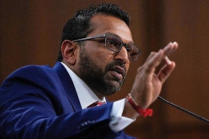 Директор ФБР улетел смотреть хоккей на ОИ за $75 тысяч и оставил бюро без авиации