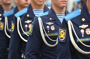 ВЦИОМ: 82% россиян доверяют ВС РФ и ценят их успехи в зоне СВО