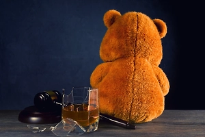 Мать малыша, выпавшего из окна 10-го этажа в Петербурге, была судима за кражу