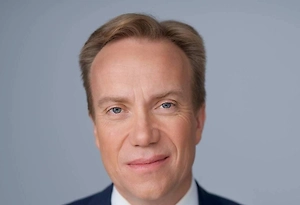 Глава ВЭФ в Давосе Бренде ушёл в отставку из‑за связей с Эпштейном