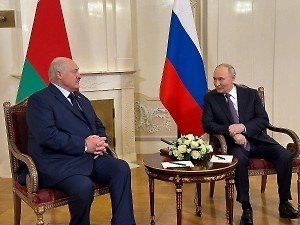 Оливье, шербет и треска: Стало известно, чем Путин угостил Лукашенко в Кремле