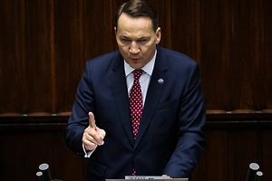 Сикорский в сейме: готовьтесь к войне, «как у дедов и прадедов»