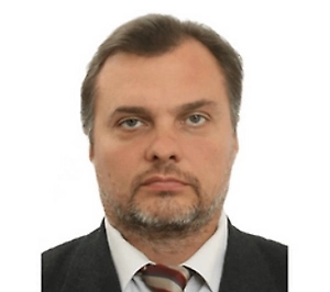 Возьмём воду. Если установлены счётчики, оплата производится только за фактически потреблённый объём. Однако есть случаи, когда начислений можно избежать. Например, если вы уехали в отпуск и не пользовались водой, счётчик не фиксирует расход — платить не придётся. При отсутствии в квартире более пяти дней можно оформить перерасчёт, подтвердив это документально. Если из крана течёт ржавая вода или подача ресурса была прекращена с нарушением сроков, это также основание для пересмотра начислений.