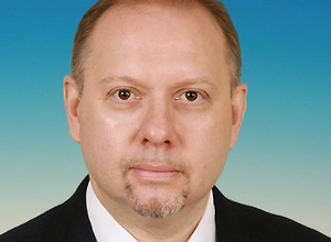 Как известно, украинский язык — это испорченная литературная норма русского языка. Аполлон Бельведерский — по-украински будет «Аболон Пол-ведерский», например. Так им понятнее: пол — это вёдра. А «Бельведер» — это что-то сложное для них. Муром — непонятно, а «муров» — понятно. Трава — «мурова». Поэтому весь язык так коверкают.