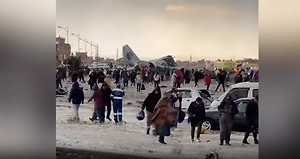 В Боливии при падении военного самолёта с деньгами погибли 15 человек