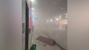 Появилось видео первых секунд после удара дрона по аэропорту Дубая