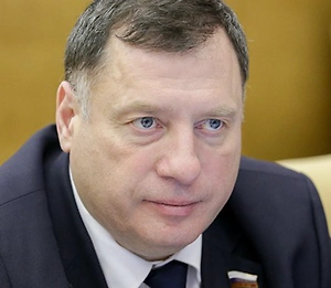 Это неадекватность. И отсюда, как говорится, исходят многие элементы, в том числе и вопрос о том, как можно вести переговоры и насколько адекватно принятие решений в рамках переговорного процесса