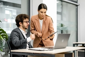 Один пункт о зарплате в трудовых договорах оказался незаконным