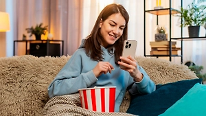 Устали смотреть 100 серий? Что за вертикальные истории на минуту, от которых сносит голову