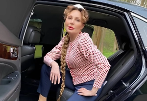 Даша Букина из «Счастливы вместе» накатала за год 50 штрафов на своём Mercedes