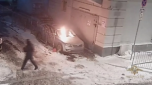 Соглашение из семи пунктов: Украинские мошенники вынудили подростков поджечь авто полиции в Москве