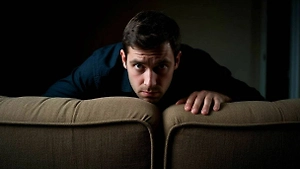 Прятки в диване не спасли должника по алиментам от 10 суток ареста в Петербурге