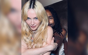 67-летняя Мадонна снялась голой верхом на молодом любовнике и показала фото в кружевах