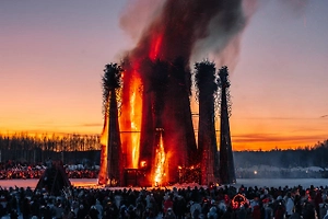 В «Никола-Ленивце» на Масленицу сожгли 25-метровое сердце Данко