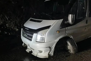 В Северной Осетии микроавтобус с пятью пассажирами попал под камнепад
