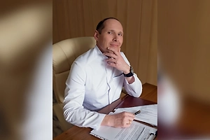 В Москве директор центра лечения алкоголизма избил пожилую мать после запоя с женой

