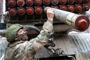 «Они знают ужасы войны»: Иностранец жёстко осадил Запад, увидев церемонию в Москве