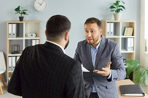 Отдых по приказу: Россиянам объяснили, почему начальник может выгнать в отпуск насильно
