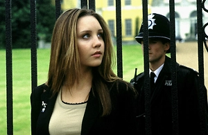 Располневшую девушку сняли на улице, и никто не понял, что это звезда, которую в 2000-е знал каждый