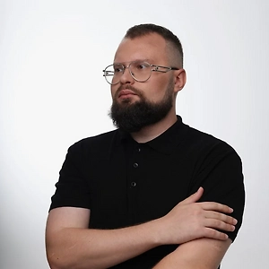 Для начала стоит измерить температуру. Лучше всего делать это в центре комнаты. Как только вы убедились, что температура ниже нормы, срочно позвоните в аварийно-диспетчерскую службу вашей управляющей компании. Холод в доме может нести реальный риск для здоровья, особенно для детей и пожилых людей. Назначить время визита специалиста управляющая организация обязана не позднее 2 часов с момента вашего обращения, если с вами не согласовали другое время.