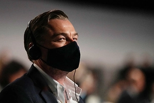 Папарацци застали полуобнажённого Ди Каприо врасплох, засняв на пляже, как он потолстел за карантин